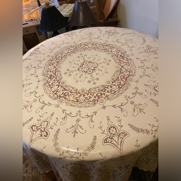 Vintage Tablecloth 62” Round - Picture 4 of 6